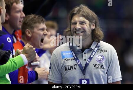 Magdebourg, Allemagne. 1er octobre 2020. Handball: Bundesliga, SC Magdeburg - Bergischer HC, 1er entraîneur de match Sebastian Hinze de Bergischer HC rit. Crédit : Ronny Hartmann/dpa-Zentralbild/dpa/Alay Live News Banque D'Images