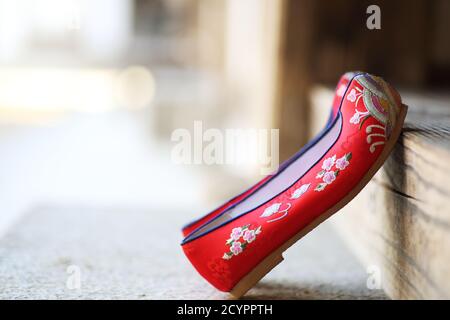 Image traditionnelle coréenne, chaussures de fleurs Banque D'Images