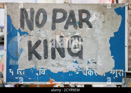 Vrindavan, Inde - 22 février 2018 - pas de signe de stationnement qui ressemble plus à pas par King Banque D'Images