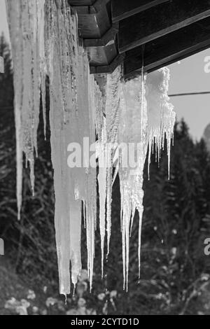 Trettachtal, Hütte, Dach, Eiszapfen, Oberstdorf, Allgäuer Alpen Banque D'Images