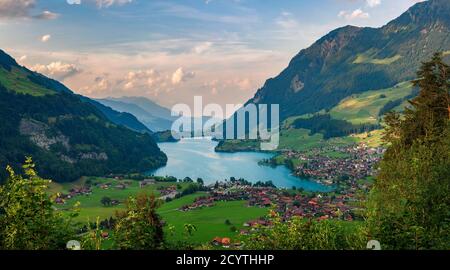 Vue aérienne de la vallée du lac Lungern en Suisse Banque D'Images