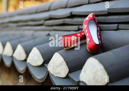 Image traditionnelle coréenne, chaussures de fleurs Banque D'Images
