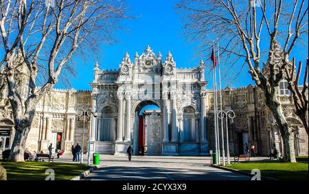 La porte du Trésor (Hazine-i Hassa Kaps) du Palais Dolmabahce, Istanbul, Turquie. Banque D'Images