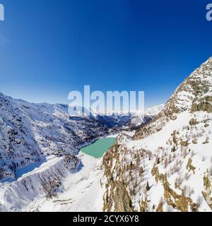 Valmalenco (IT) - barrage Campo Moro - vue aérienne en hiver Banque D'Images