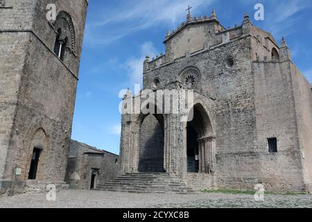 Cathédrale et clocher de l'ancienne ville d'Erice, Sicile Banque D'Images