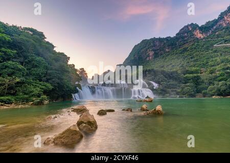 Ban Gioc - cascade de Detian à CAO Bang, Vietnam Banque D'Images