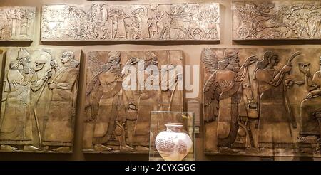 Plâtres des reliefs des palais royaux des rois assyriens. Musée Pouchkine, Moscou Banque D'Images