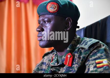 Bang. Le général Paul Lokech, commandant sortant du contingent ougandais de l'AMISOM, parle lors d'une interview à Mogadiscio, Somalie, le 19 décembre 2018. Banque D'Images