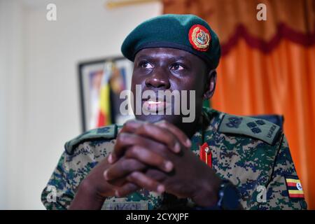 Bang. Le général Paul Lokech, commandant sortant du contingent ougandais de l'AMISOM, parle lors d'une interview à Mogadiscio, Somalie, le 19 décembre 2018. Banque D'Images