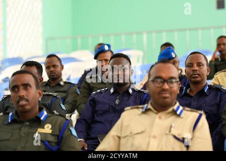 Le 5 mai 2019, des agents de la Force de police somalienne ont participé à un atelier organisé à Mogadiscio par l'AMISOM, axé sur les normes relatives aux droits de l'homme et les pratiques de la police de proximité. Banque D'Images