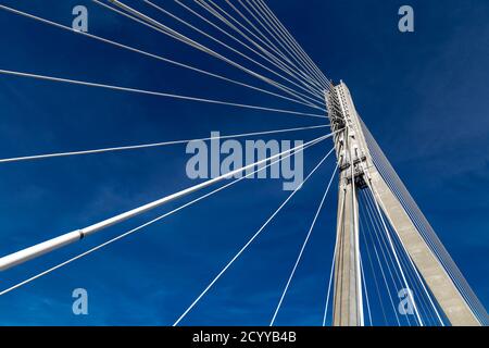 Pont de Świętokrzyski (MOST Świętokrzyski) au-dessus de la Vistule, Varsovie, Pologne Banque D'Images