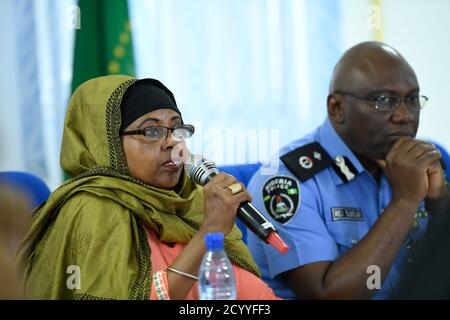 Un représentant de la société civile somalienne s'est prononcé lors d'une réunion avec de hauts responsables de la Mission de l'Union africaine en Somalie (AMISOM), à Mogadiscio (Somalie), le 25 juin 2019. La conférence visait à promouvoir la compréhension mutuelle et l'échange d'informations entre l'AMISOM et les organisations de la société civile en Somalie. Banque D'Images