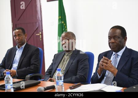Le 20 juillet 2019, l'ancien président sud-africain Thabo Mbeki a rencontré des responsables, dont l'ambassadeur Francisco Madeira, au Centre VIP de l'AMISOM à Mogadiscio, en Somalie, dans le cadre de la mission de consultation de l'Union africaine. Banque D'Images