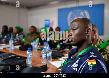 Les officiers de la coordination civilo-militaire de l'AMISOM assistent à un cours sur la planification de projets à Mogadiscio (Somalie), le 13 septembre 2019. Banque D'Images