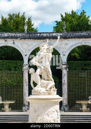 Statue l'enlèvement de Persephone par Pluton dans le château de Versailles jardins Banque D'Images