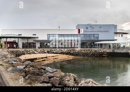 Fromentine, Vendée, France - 28 septembre 2020 : vue du terminal de ferry de Fromentine où les passagers attendent un jour d'automne Banque D'Images