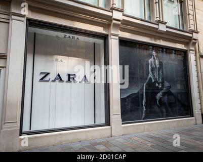 La fenêtre d'une branche de Zara. Banque D'Images