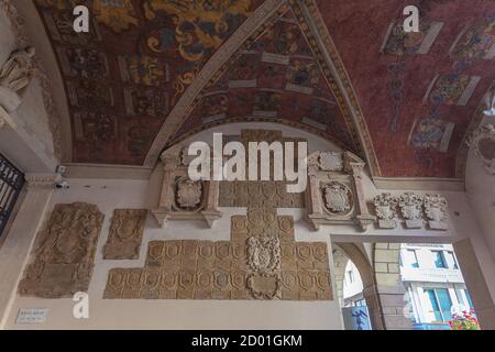 Fresques et décorations sur le toit à l'entrée du Palais Bo, Padoue, Italie Banque D'Images