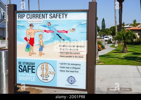 RIP Current Safety Sign sur la péninsule de balboa Newport Beach California , États-Unis Banque D'Images