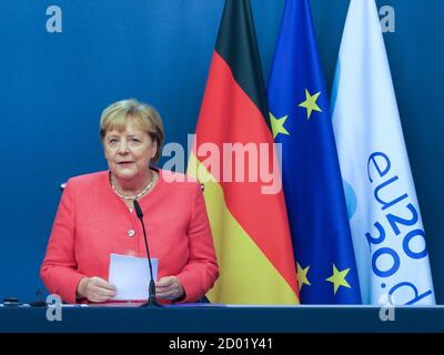 (201002) -- BRUXELLES, le 2 octobre 2020 (Xinhua) -- la chancelière allemande Angela Merkel participe à une conférence de presse après le sommet spécial de l'Union européenne (UE) à Bruxelles, en Belgique, le 2 octobre 2020. Le Conseil européen a conclu vendredi après-midi un sommet spécial de deux jours. (Union européenne/document via Xinhua) crédit: Xinhua/Alay Live News Banque D'Images