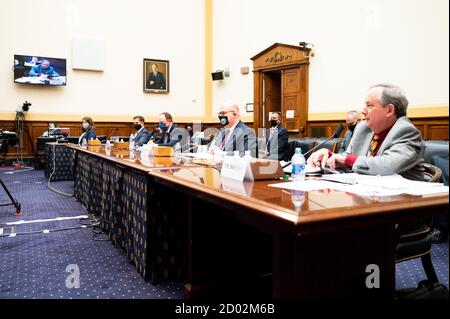 2 octobre 2020 - Washington, DC, États-Unis : David Lasseter, sous-secrétaire de la Défense pour la lutte contre les armes de destruction massive, département de la Défense des États-Unis, Vayl Oxford, directeur, Agence de réduction de la menace de défense, département de la Défense des États-Unis, Jonathan Moore, sous-secrétaire intérimaire, Bureau des océans et des affaires environnementales et scientifiques internationales, Département d'État des États-Unis, Phillip Dolliff, sous-secrétaire adjoint aux programmes de non-prolifération, Bureau de la sécurité internationale et de la non-prolifération, département d'État des États-Unis, lors d'une audience conjointe de la Chambre Banque D'Images