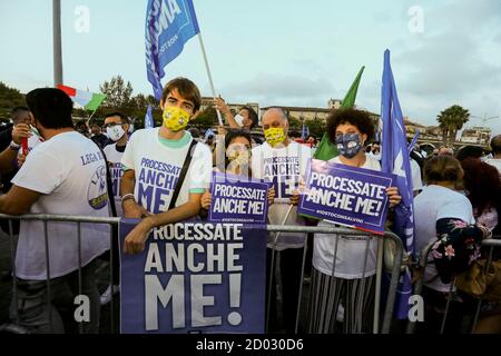 Catane, Italie. 02 octobre 2020. Matteo Salvini la veille du procès se trouve sur la place de Catane lors d'une rencontre avec ses partisans de toute l'Italie. Crédit : Agence photo indépendante/Alamy Live News Banque D'Images