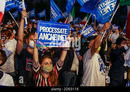 Catane, Italie. 02 octobre 2020. Matteo Salvini la veille du procès se trouve sur la place de Catane lors d'une rencontre avec ses partisans de toute l'Italie. Crédit : Agence photo indépendante/Alamy Live News Banque D'Images