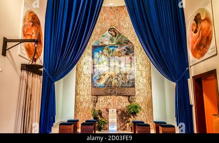 Intérieur de la chapelle notre-Dame de la paix. Le Sanctuaire du Christ Roi (Santuario de Cristo Rei), Lisbonne, Portugal Banque D'Images