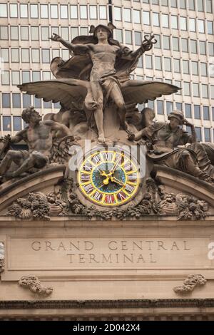 Horloge Glory of Commerce à l'extérieur du Grand Central terminal de New York Banque D'Images