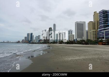 Plage fermée ou shutdown concept parmi covid 19 craintes et panique sur la propagation contagieuse du virus à Bocagrande, Cartagena, Colombie Banque D'Images