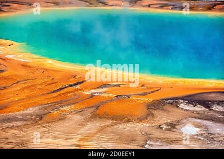 Grande Prismatic Hot Spring, Midway Geyser Basin, parc national de Yellowstone, Wyoming, États-Unis Banque D'Images