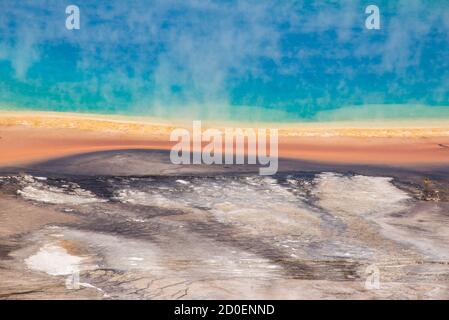 Grande Prismatic Hot Spring, Midway Geyser Basin, parc national de Yellowstone, Wyoming, États-Unis. Banque D'Images