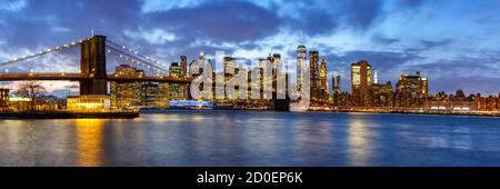 New York vue panoramique nuit ville de Manhattan vue panoramique Brooklyn Bridge World Trade Center Banque D'Images