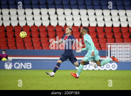 Mauro Icardi du PSG, Enzo Ebosse d'Angers pendant le championnat français Ligue 1, match de football entre Paris Saint-Germain (PSG) et SCO Angers sur O Banque D'Images