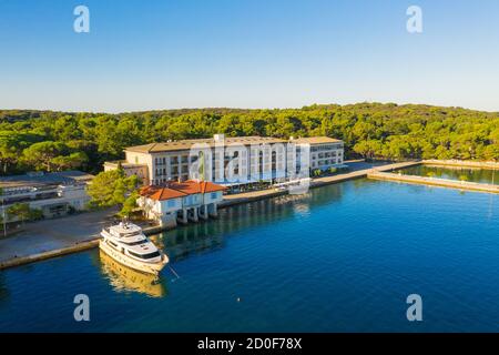 Vue aérienne des hôtels sur les îles Brijuni, Croatie Banque D'Images