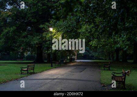 Northampton, le 3 octobre 2020. UK Weather, UNE promenade à Abington Park tôt ce matin après la tempête Alex est passé au-dessus de Northampton hier soir, plus de pluie est prévue pour aujourd'hui. Crédit : Keith J Smith./Alamy Live News Banque D'Images