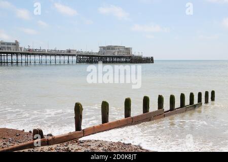 Vue sur Worthing Pier, Worthing, West Sussex, Royaume-Uni Banque D'Images