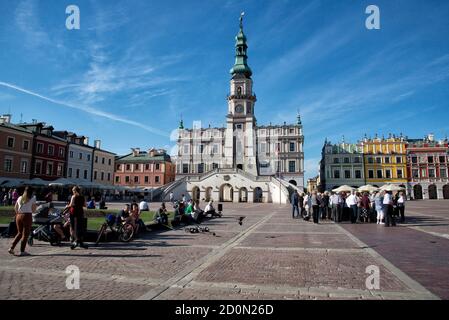 ZAMOSC, LUBLIN VOIVODESHIP / POLOGNE - 12 MAI 2018 : place historique du Grand marché à Zamosc Banque D'Images