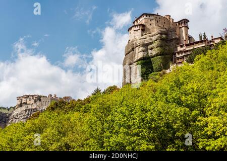 Le monastère de Saint Nicolas au sommet d'un rocher à Meteora, Grèce. Banque D'Images