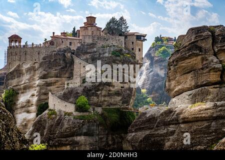 Le monastère de Saint-Étienne au sommet des rochers de Meteora, Grèce. Banque D'Images