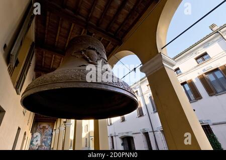 Brescello: La cloche Spoutnik utilisée pour tourner un film de Don Camillo. Brescello est célèbre pour les films de Don Camillo. Emilie Romagne, Italie. Banque D'Images