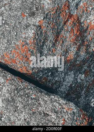 Gros plan de grenat de texture de granit d'amphibolite, plan vertical Banque D'Images
