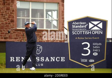 Lee Westwood, en Angleterre, débarque du troisième green lors du troisième tour de l'Aberdeen Standard Investments Scottish Open au Renaissance Club, à North Berwick. Banque D'Images