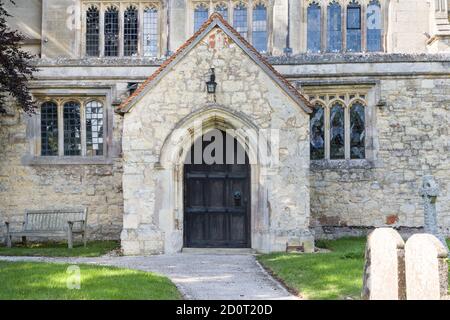 Porte d'entrée de l'église paroissiale St Marys à North Marston, Buckinghamshire Banque D'Images