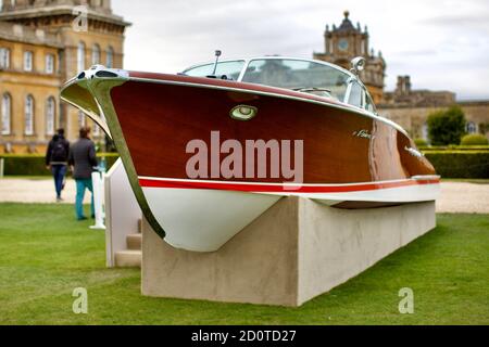 1966 Riva Aquarama Super exposé au Palais de Blenheim Banque D'Images