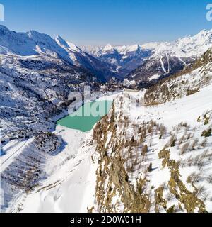 Valmalenco (IT) barrage Campo Moro vue aérienne d'hiver Banque D'Images