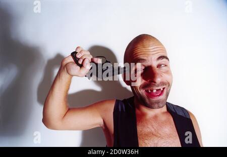 Homme, Roulette russe, canon, Bald, Temple, tête, Berlin, Allemagne, Europe Banque D'Images