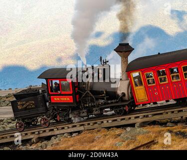 L'ancien train à vapeur monte le train à crémaillère jusqu'au sommet du mont Washington, New Hampshire, États-Unis. Banque D'Images