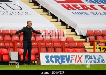 Londres, Royaume-Uni. 03ème octobre 2020. Phil Parkinson, directeur de Sunderland, est furieux de sa décision lors du match EFL Sky Bet League 1 entre Charlton Athletic et Sunderland à la Valley, Londres, Angleterre, le 3 octobre 2020. Photo de Carlton Myrie. Utilisation éditoriale uniquement, licence requise pour une utilisation commerciale. Aucune utilisation dans les Paris, les jeux ou les publications d'un seul club/ligue/joueur. Crédit : UK Sports pics Ltd/Alay Live News Banque D'Images