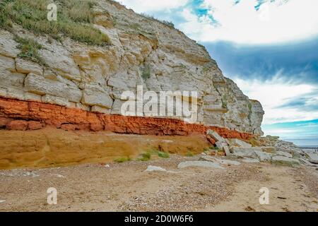 Les falaises rayées rouges et blanches de la plage de Hunstanton La côte nord de Norfolk Banque D'Images